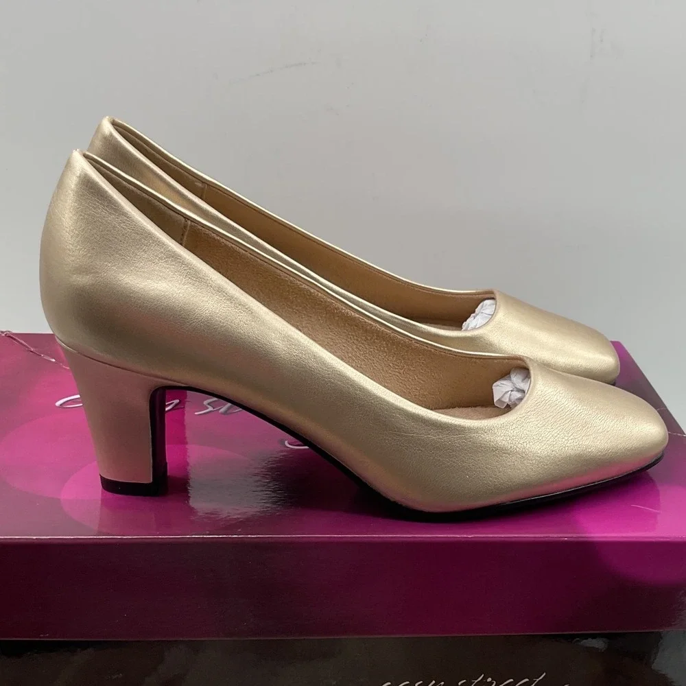 Easy Street Alive Womens Gold Square Toe Block Heel Pumps 31-2578 Size 6M